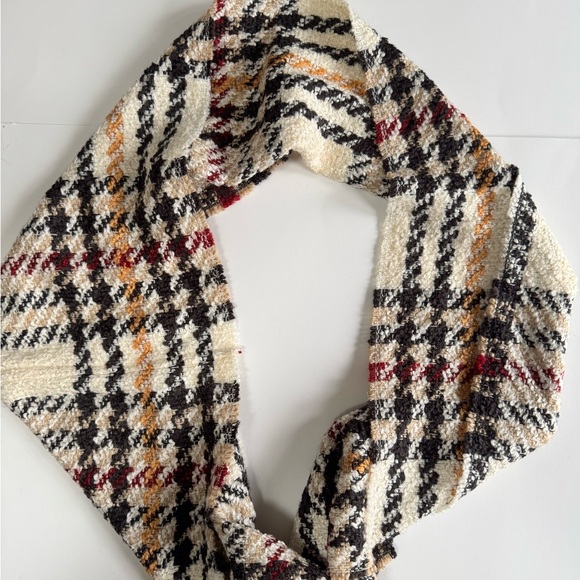 V. FRAAS Accessories - NWT! V. Fraas Cashmink Infinity Scarf. Houndstooth & Plaid. Ivory